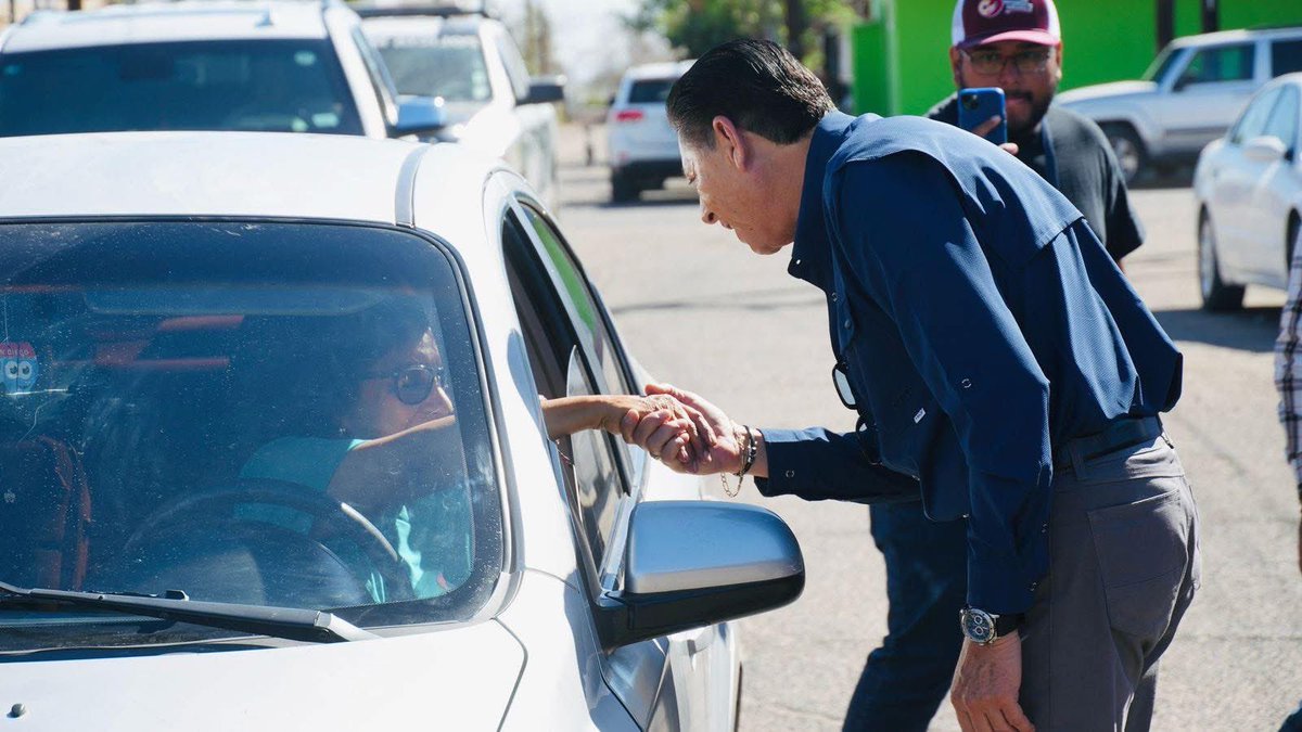 El alcalde <a href="/CesarIvan2018/">Iván Sandoval</a>  visitó el fraccionamiento Bella Vista para supervisar el aumento en la presión de agua 💧🔧. También escuchó peticiones de vecinos sobre otros servicios públicos 🤝🏡✨. ¡Trabajando para una mejor San Luis! 💪🌟 #PorAmoraSanLuis #HagamosQueSuceda