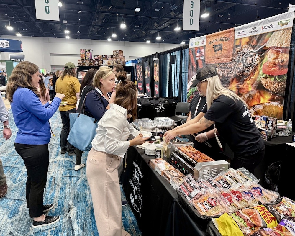 TradeshowLogic's tweet image. From fresh samples to vibrant booths, we love seeing exhibitors bring their brands to life at #MeatConference. Thanks to our @MeatInstitute partnership, they have the tools to shine, engage, &amp;amp; maximize their show experience.

#TradeshowLogic #SmartEventSolutions