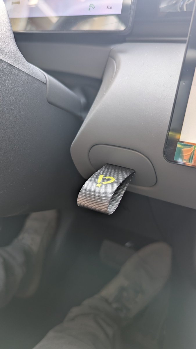 Nonodrivr's tweet photo. Ma qu'est ce que c'est que ce dernier essai pour @leblogauto ?! De retour en quasi direct du Mas du Clos, et sans se mouiller la nuque ? 😆
#sanstransition #Paris https://t.co/76Ic6ABwVA