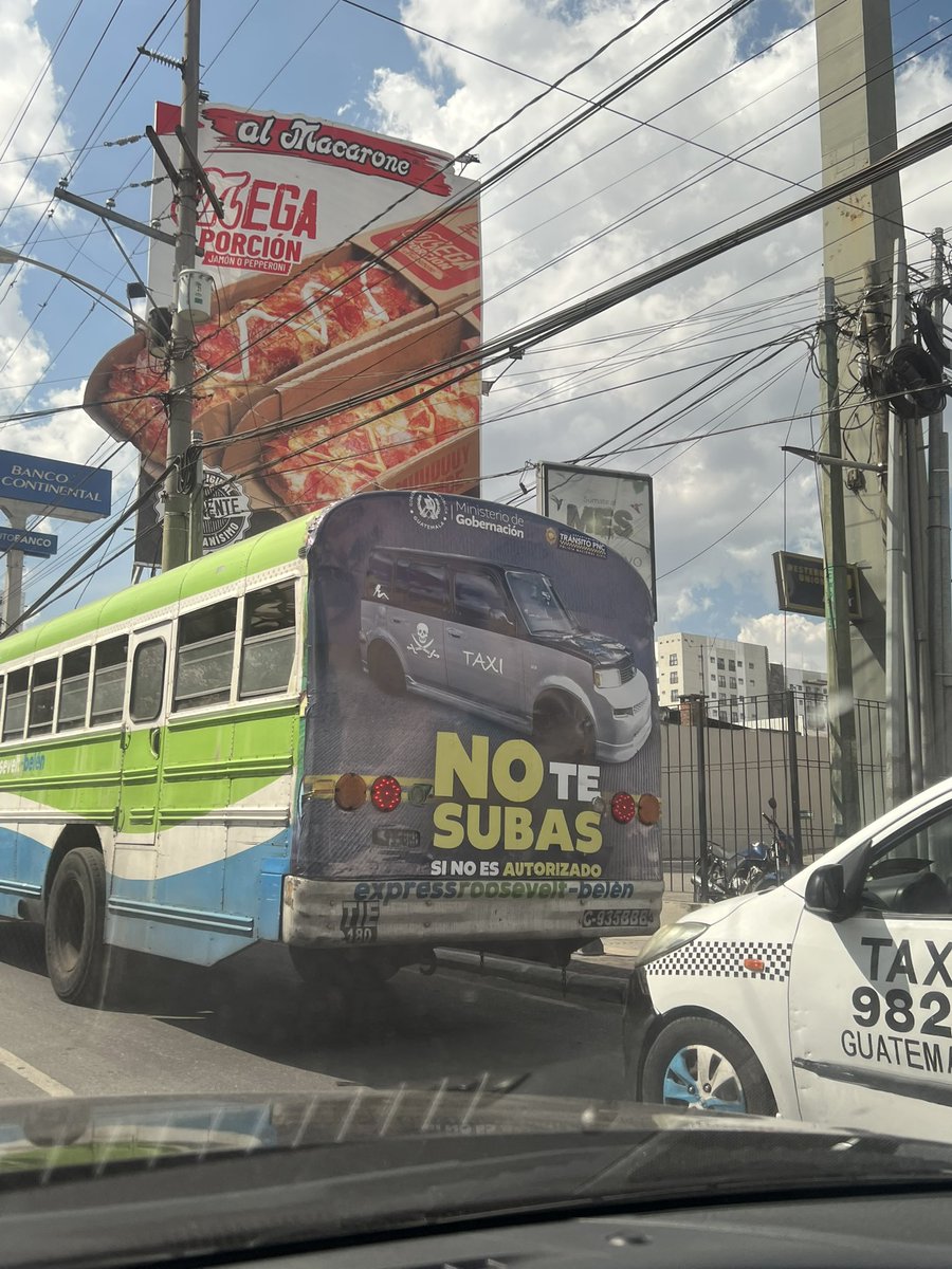 déjenme estrecharle la mano a quien hizo eso a los carros lonchera