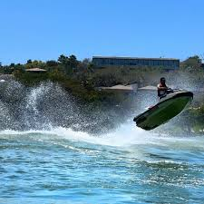jjpeniche's tweet photo. @_el_baaadillo Fact 2: Liam Slowson tiene 2 carreras de F1 en el 2025, y esta a punto de quedarse sin trabajo.

Checo lleva un elote, un paseo en su wave runner y otro en bici. Y luego de mas de 10 temporadas en F1, es millonario!🤣😜🤪😝 https://t.co/He22RxLioh