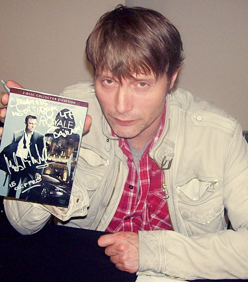 TheCinesthetic's tweet photo. mads mikkelsen with casino royale bluray https://t.co/1C4UNrJD0G