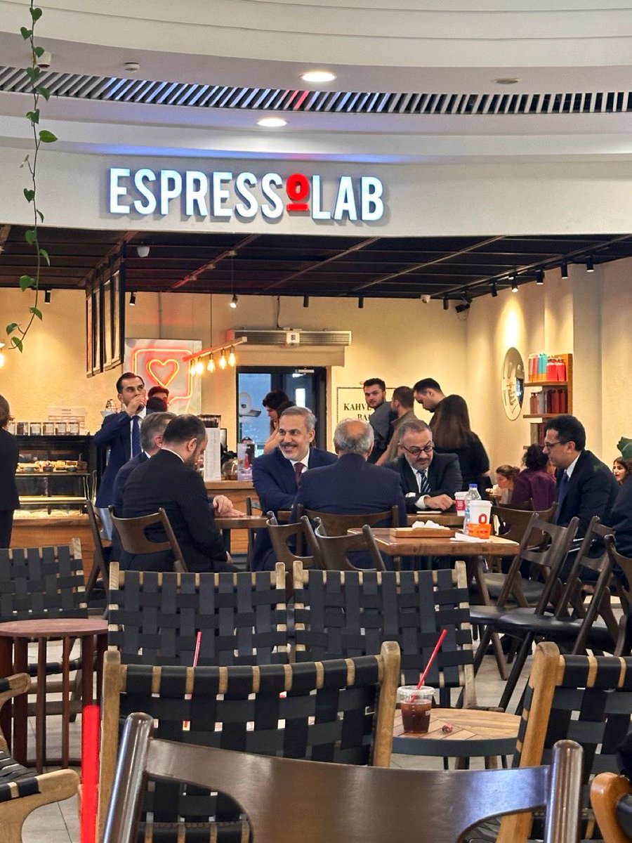 Devlet bazen EspressoLab’de kahve içer.