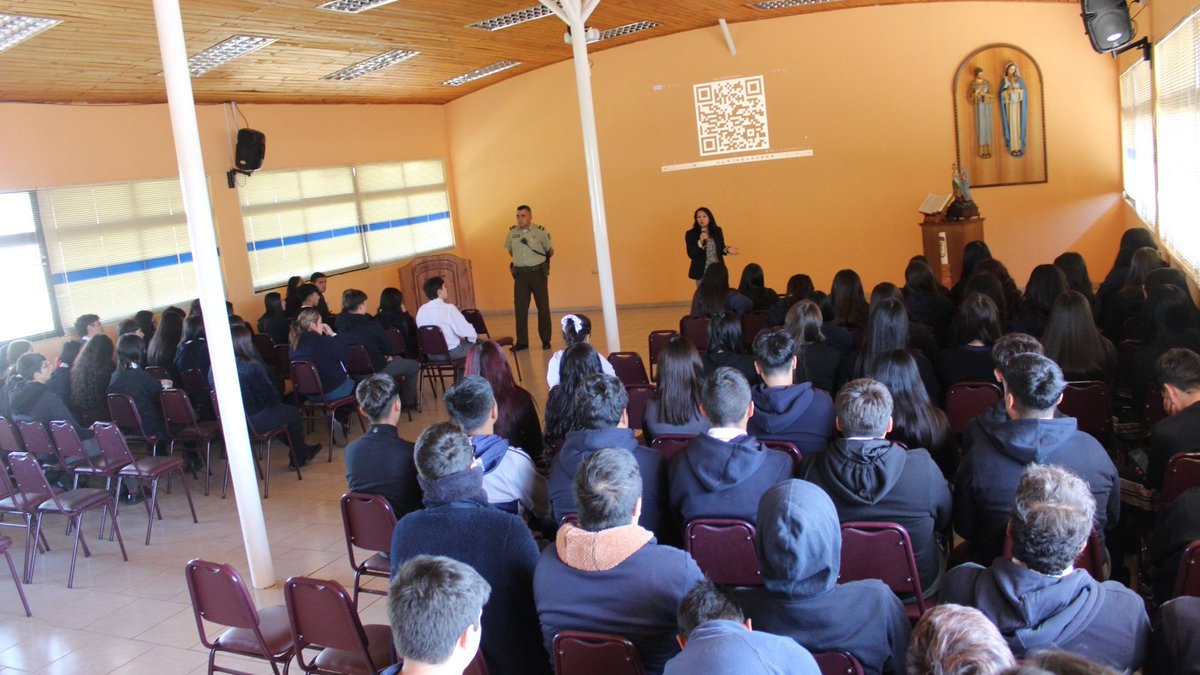 Carab_Maule's tweet photo. #RETIRO: Nuestros Carabineros👮🏻👮🏻♀️ de #Digua, orientaron por medio de una charla preventiva sobre la Ley de Responsabilidad Penal Adolecente a los alumnos de 3er.año de https://t.co/s1w46ZvePM del Colegio #LasCamelias.
Se respondieron sus inquietudes y consultas.
#OrdenyPatria https://t.co/hlSm3fg6yO