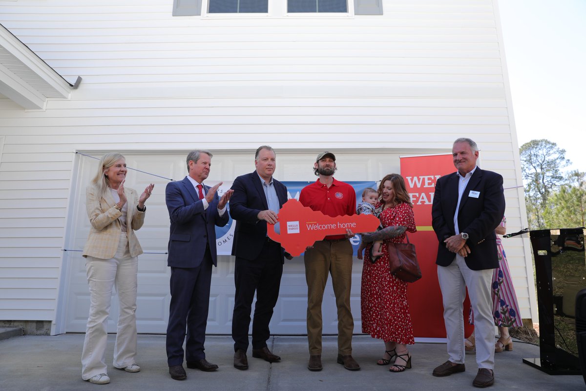 GovKemp's tweet image. Such an honor to be in Ludowici today to help honor Sergeant First Class Tyler Welty and his family with their new home generously donated by the Military Warriors Support Foundation. 

We’re grateful for the service and sacrifice of SFC Welty and his family, as well as all our…