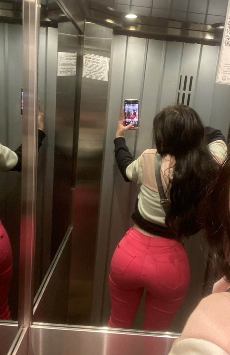 juicyhaileyy's tweet photo. elevator sex??? https://t.co/fnaOdyhnN0