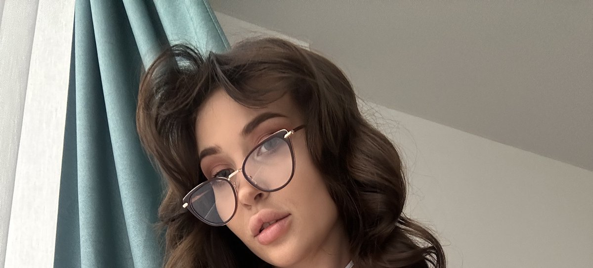 vipkitten_ tweet media