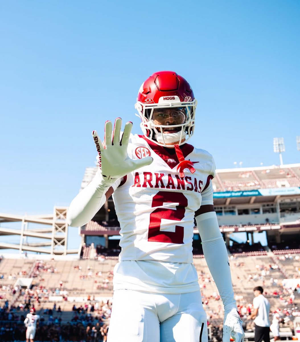 #AGTG After a great Conversation with <a href="/RonnieFouch/">Ronnie Kainoa Fouch</a> I am beyond blessed and thankful to receive an SEC offer from the University Of Arkansas! <a href="/RPHS_FB/">Ridge Point Football</a> <a href="/Coach_LaFavers/">Rick LaFavers</a> <a href="/TFloss32/">Todd Glawson</a> <a href="/boutte_timothy/">Timothy Boutte</a> <a href="/DelfonteDiamond/">Delfonte Diamond</a> <a href="/Perroni247/">Brian Perroni</a> <a href="/BrandonHuffman/">Brandon Huffman</a> <a href="/On3Keith/">Keith Niebuhr</a> <a href="/DylanJCruz_/">Dylan Cruz</a>
