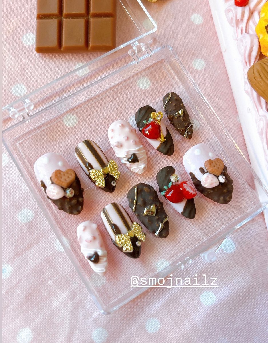 _Tamakid's tweet image. Nails match my phone case Omgg we’re set