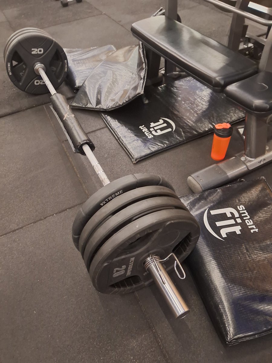 DevKernel_'s tweet image. A good day lifting some weights, started doing hip thrusts and challenging myself to increase the weights little by little