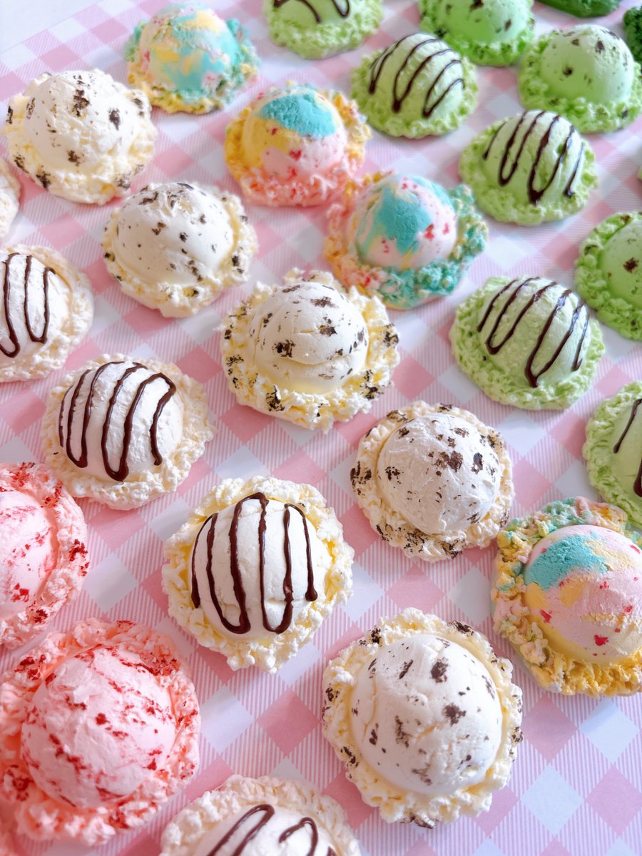 _Tamakid's tweet image. Behind the scenes making a lot of fake ice creams