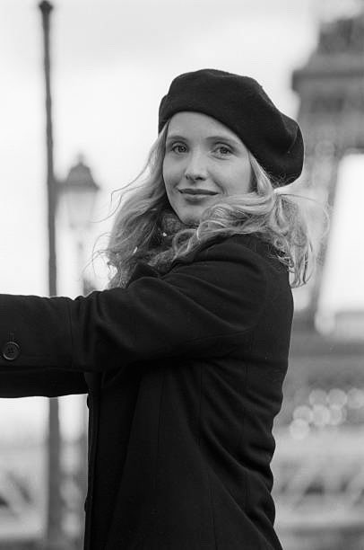 TheCinesthetic's tweet photo. Julie Delpy photographed by Alvaro Canovas, Paris 1998 https://t.co/oYfObNIOSU