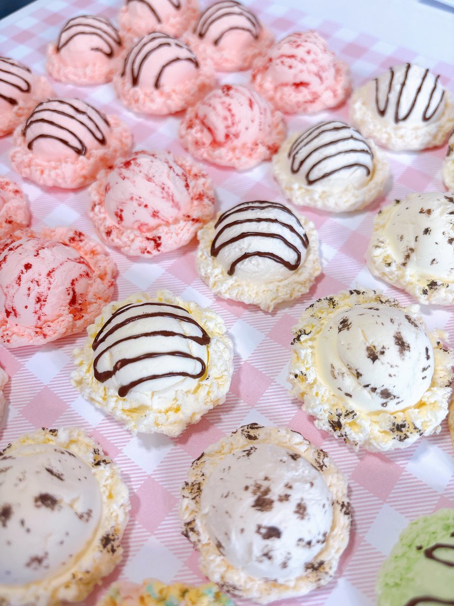 _Tamakid's tweet image. Behind the scenes making a lot of fake ice creams