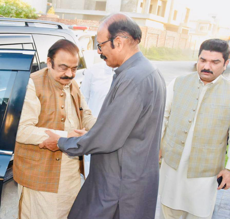 MianZiagolden's tweet photo. مشیر وزیر اعظم پاکستان رانا ثنااللہ خاں صاحب کے ھمراہ بہت ھی قابل احترام دوست تنویر کنور شوکت صاحب کی اہلیہ کی وفات پر دعائے مغفرت اللہ سوھنا مرحومہ کو جنت الفردوس میں اعلی مقام دے اور لواحقین کو صبر جمیل سے نوازے آمین الھم آمین
#TeamRSK #TeamMZ https://t.co/jJwz3Srqq1