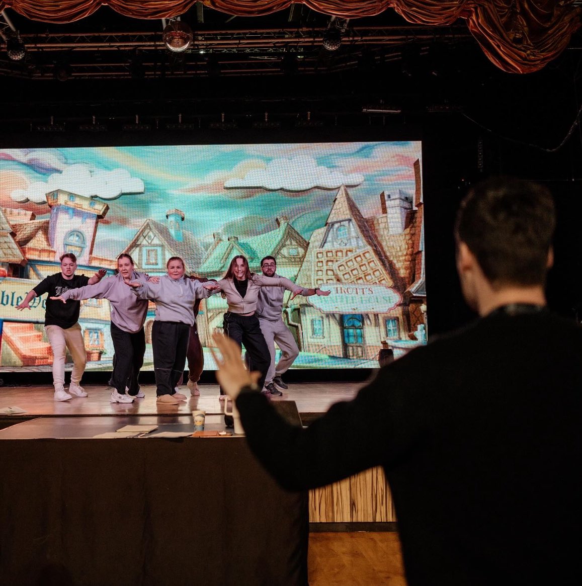 Great to be back with team Haven today and the start of the college outreach tour - I always love connecting with new emerging talent and (hopefully) inspiring the next generation! 

Throwback to rehearsals earlier this year! 

📸 - Charlotte Joplin 

#choreography #creative