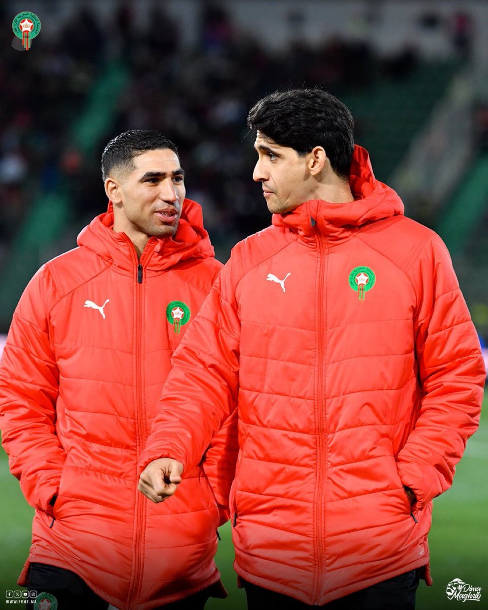 ياسين بونو مع اشرف حكيمي قبل المباراة 💙🇲🇦