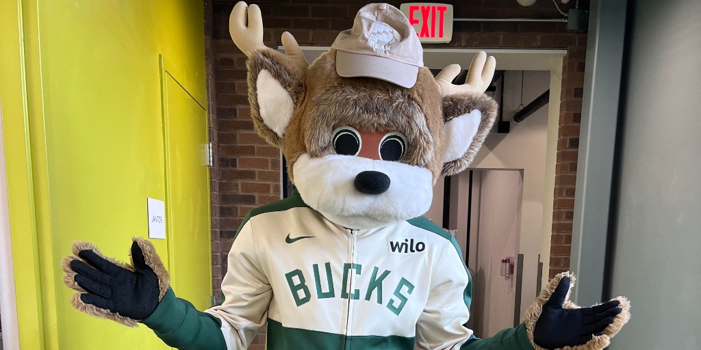 PEAKinitiative's tweet image. Look who’s bringing the heat in the freshest PEAK merch! 🔥 It’s none other than @BucksBango 💥 #PEAK #MerchVibes #BucksBango #TrendSetter