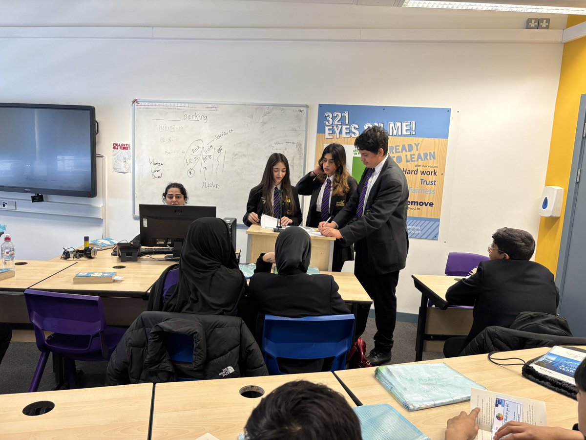 MHCC_PVoices's tweet photo. Positive Voices started LCC’s ‘Make your Mark’ campaign, this consists of allowing each student in our school to vote on one of ten issues they feel strongly about. They attended years 7 and 8 form rooms today and 9, 10 and 11 to be done in the next 3 days #PV13 @MarsdenHeights https://t.co/MmY8vlqvdn
