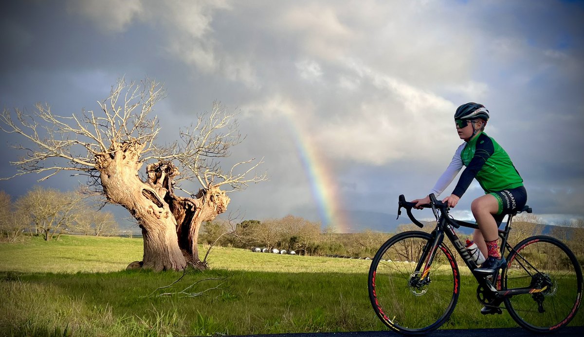 E as veces vas paseando na bici , e pasa isto…..🌈🌦️