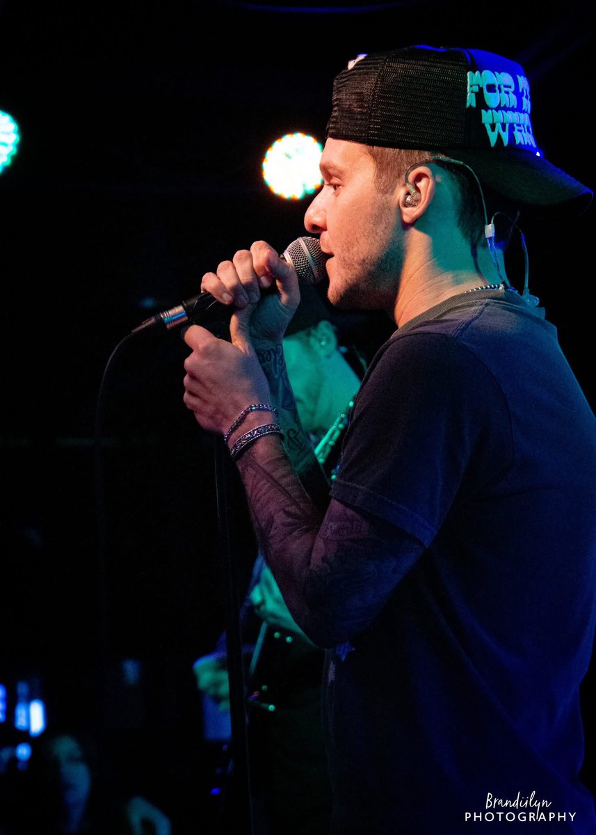 Sir Kyle of <a href="/makeoutofficial/">MAKEOUT</a> and <a href="/LOUDERNOWBAND/">LOUDERNOW</a> 

#midwestemo #poppunkemo #2000spoppunk #loudernowband #concertphotography #brandiilynphotography
