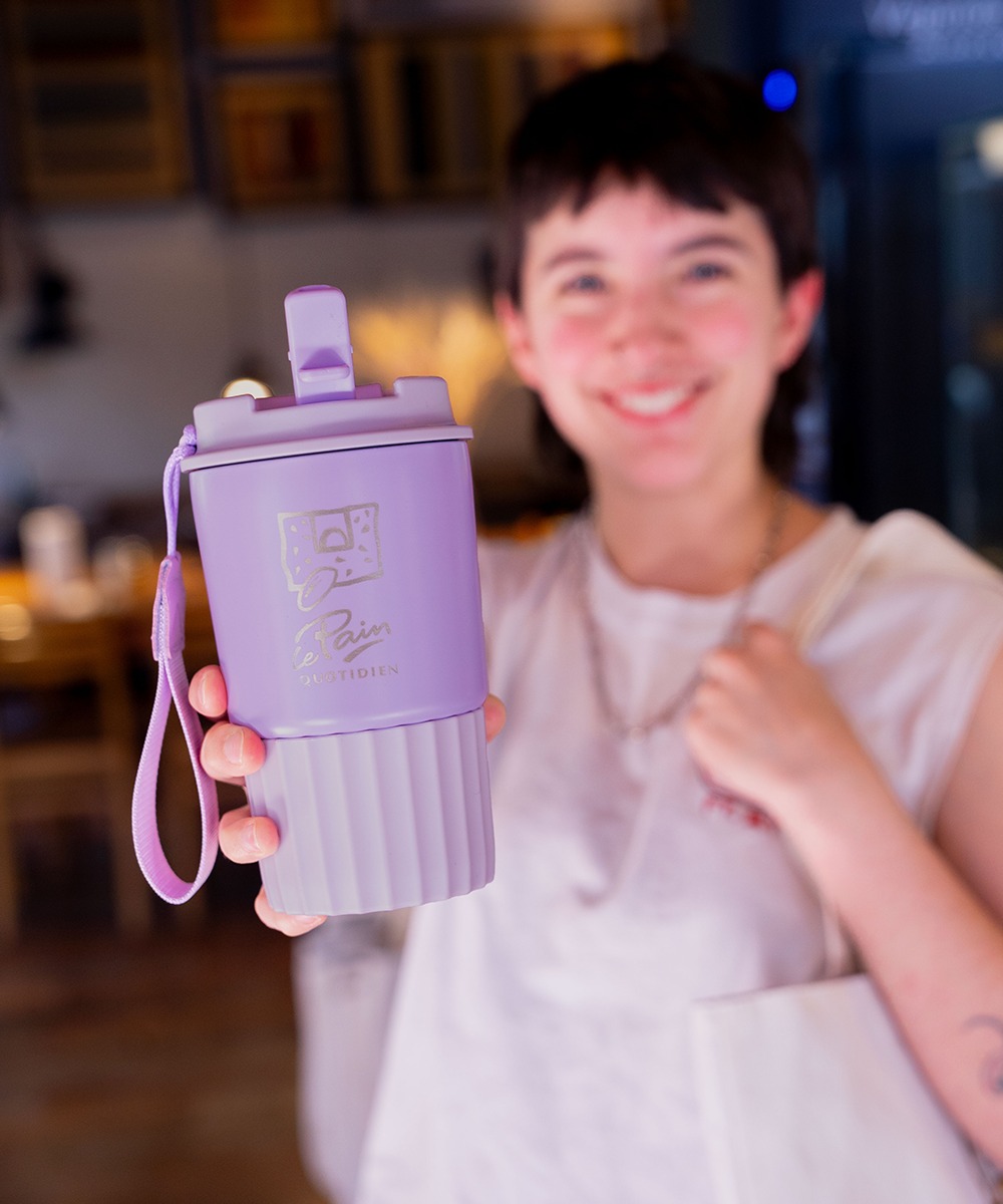 LPQMX's tweet image. Lleva tu bebida con estilo. Nuestros nuevos termos ya están disponibles en tu sucursal favorita. 💜☕️💛

#LePainQuotidien #DisfrutaLoCotidianoDeLaVida