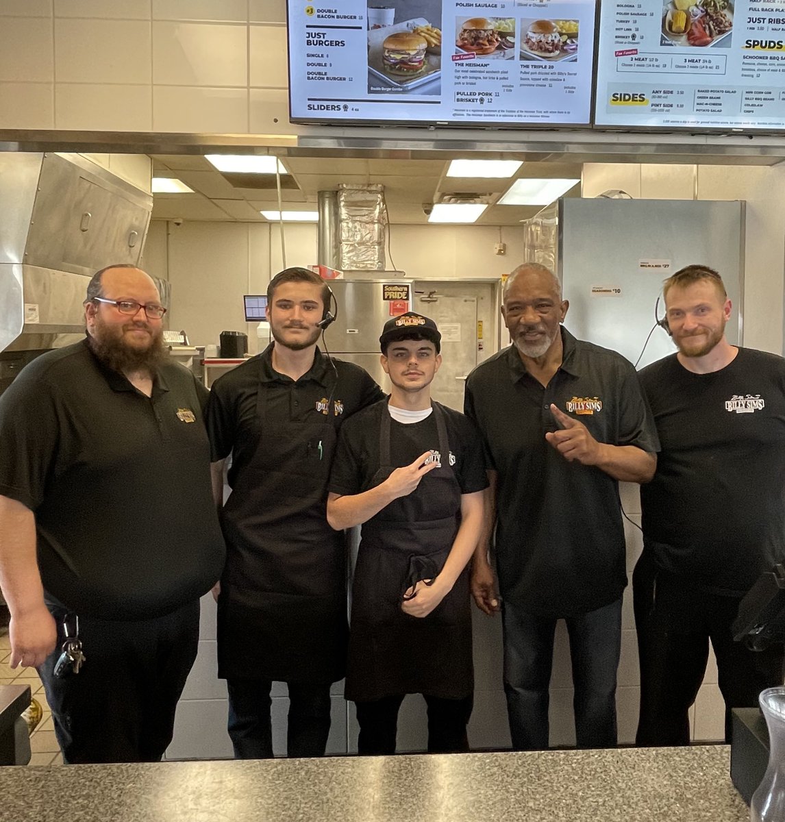 BillySimsBBQ's tweet image. Boss man in the house! @RealBillySims gives a big shoutout to #TeamBilly - Coweta, OK for keeping the smoke rolling and the guests smiling!

#billysimsbbq #billysims @CowetaExecDir