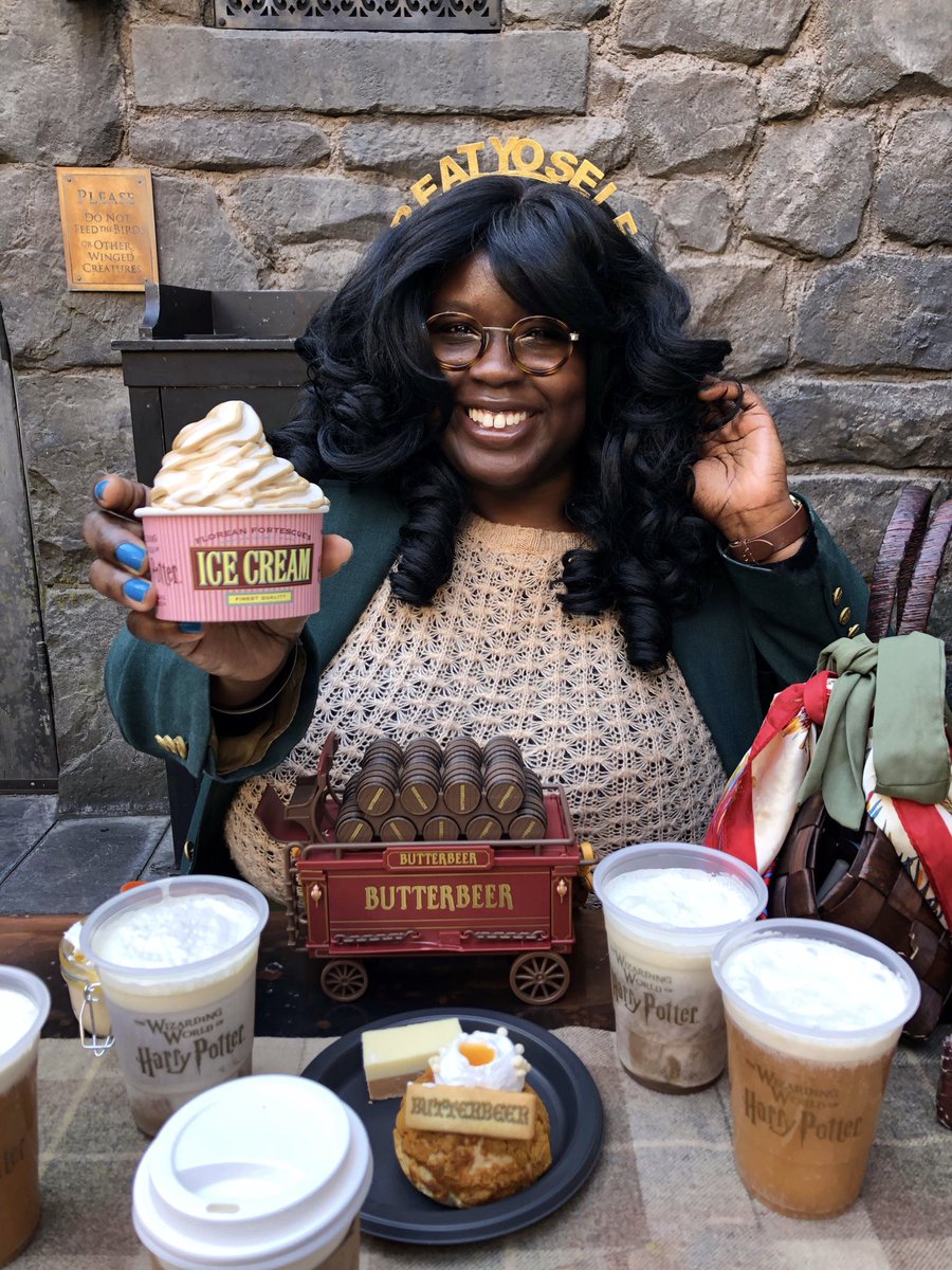 AlwaysEating__'s tweet image. 🍺🧙‍♀️Butterbeer™ Season in The Wizarding World of Harry Potter™

IM BACK! You never forget your first Butterbeer™. And it’s even better shared with friends. Now, you can find new merch and limited-time treats.

@UniStudios #atuniversal #HarryPotter #butterbeer