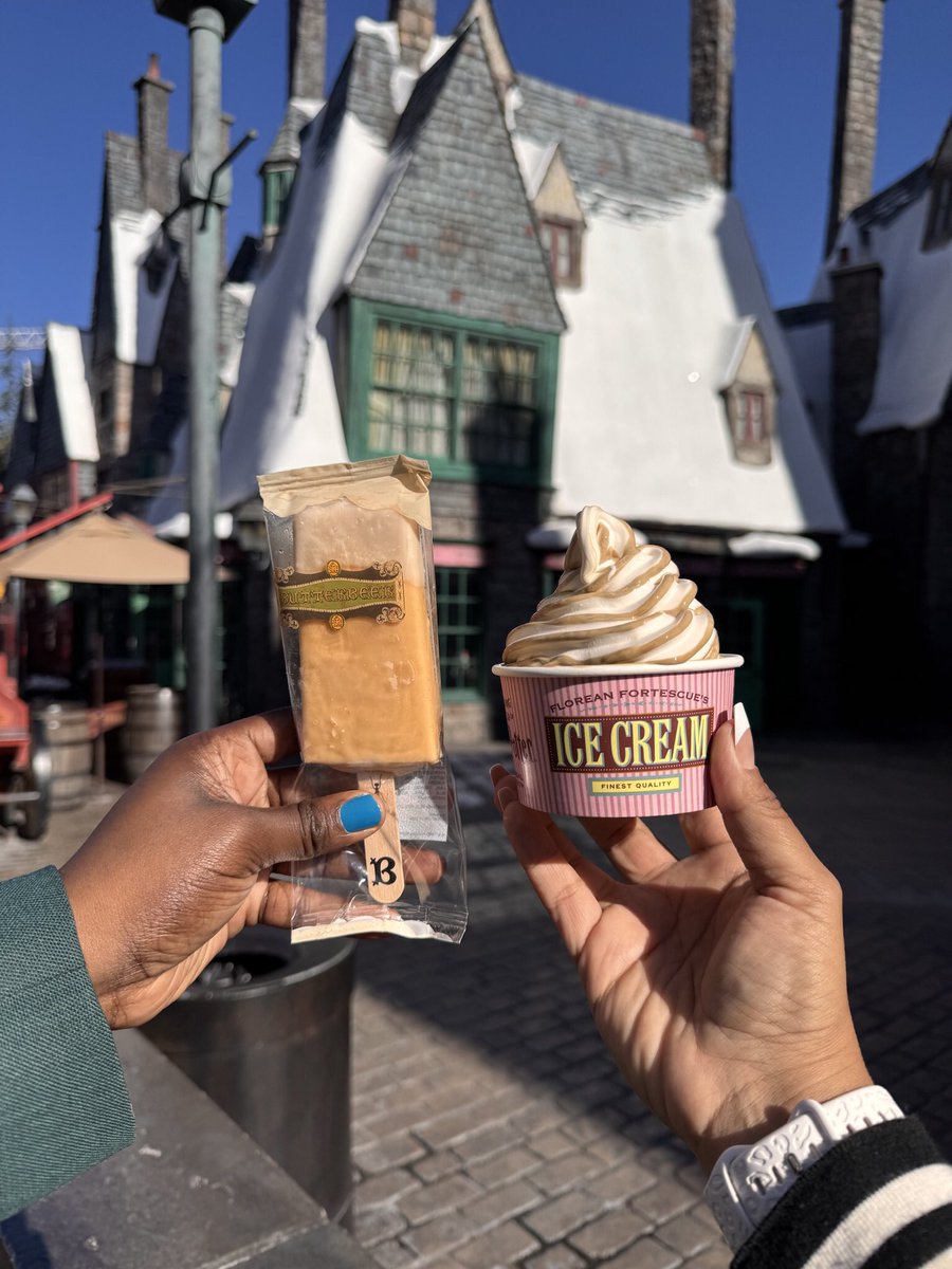 AlwaysEating__'s tweet image. 🍺🧙‍♀️Butterbeer™ Season in The Wizarding World of Harry Potter™

IM BACK! You never forget your first Butterbeer™. And it’s even better shared with friends. Now, you can find new merch and limited-time treats.

@UniStudios #atuniversal #HarryPotter #butterbeer