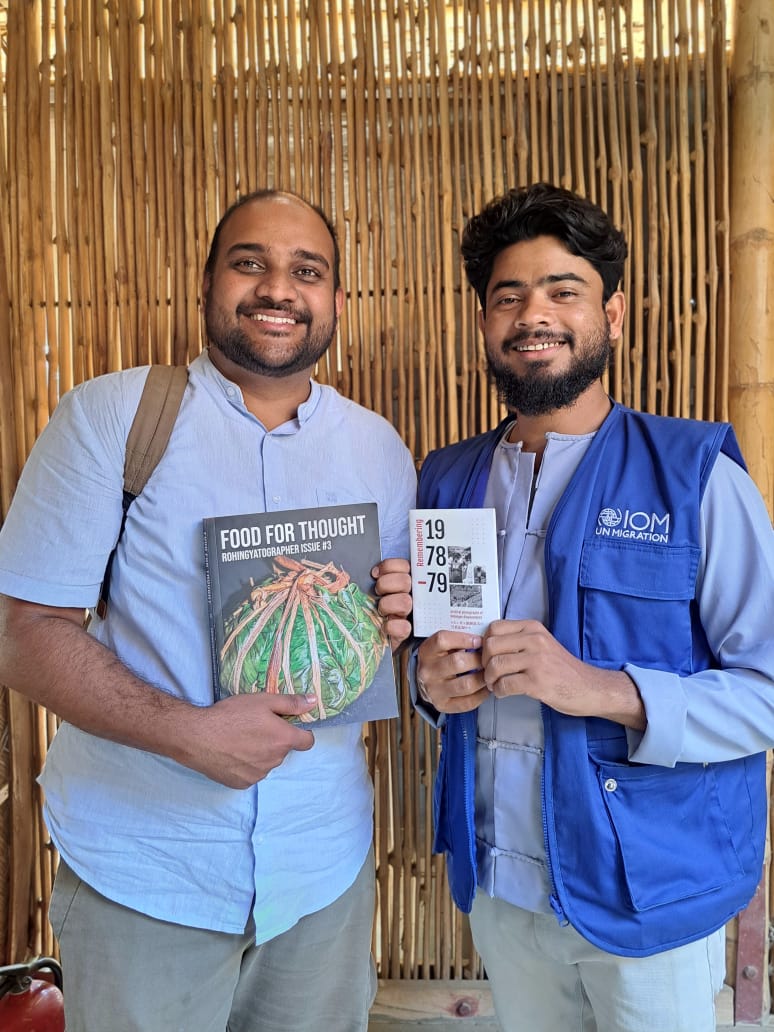 Rohingyatographer Magazine (@rohingyamakzin) on Twitter photo Exciting moment! @MdYakub, photographer of <a href="/RohingyaMakzin/">Rohingyatographer Magazine</a>, gifted a copy of Food for Thought (Magazine#03) to Indian journalist #VishnuPrasad. His delight reminds us why sharing Rohingya stories matters.
#Rohingyatography #DocumentingTruth Exciting moment! @MdYakub, photographer of <a href="/RohingyaMakzin/">Rohingyatographer Magazine</a>, gifted a copy of Food for Thought (Magazine#03) to Indian journalist #VishnuPrasad. His delight reminds us why sharing Rohingya stories matters.
#Rohingyatography #DocumentingTruth