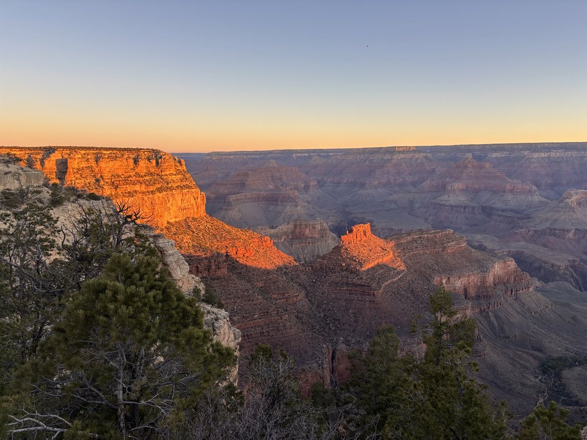 dpolizzi6's tweet photo. Perfect day at the Grand Canyon. https://t.co/mkRTnlRRN9