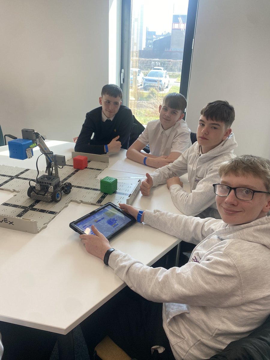 ndhs1's tweet image. 🤖 👾 🤖 👾 🤖  Our DXC Digital Futures Academy students had an exciting visit to the National Robotarium, Edinburgh  🤖 👾 🤖 👾 🤖 
#ThisIsHowWeDoItHere
#beliefperseverancerespect