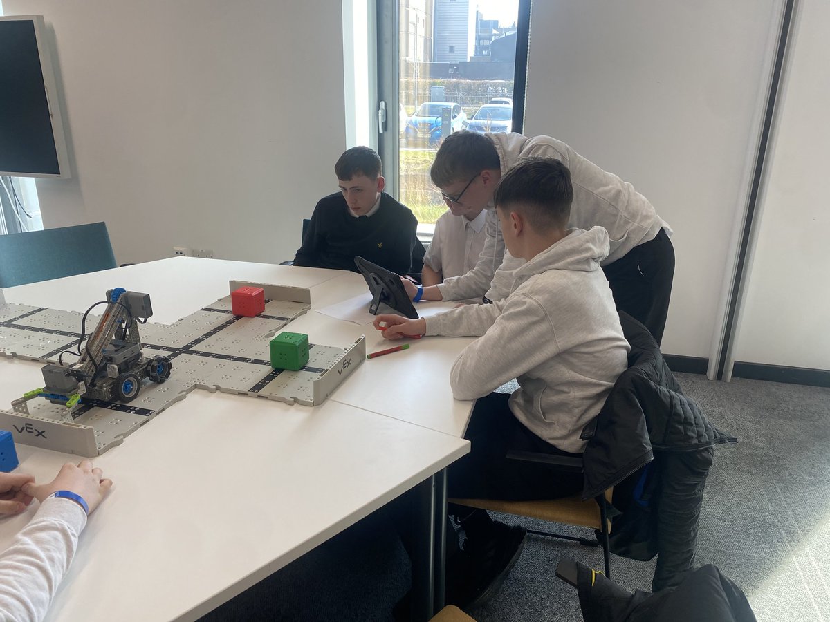 ndhs1's tweet image. 🤖 👾 🤖 👾 🤖  Our DXC Digital Futures Academy students had an exciting visit to the National Robotarium, Edinburgh  🤖 👾 🤖 👾 🤖 
#ThisIsHowWeDoItHere
#beliefperseverancerespect