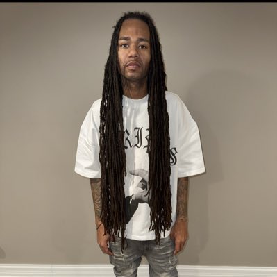 MoeBandz_'s tweet photo. #NewProfilePic https://t.co/AZezXXFI26