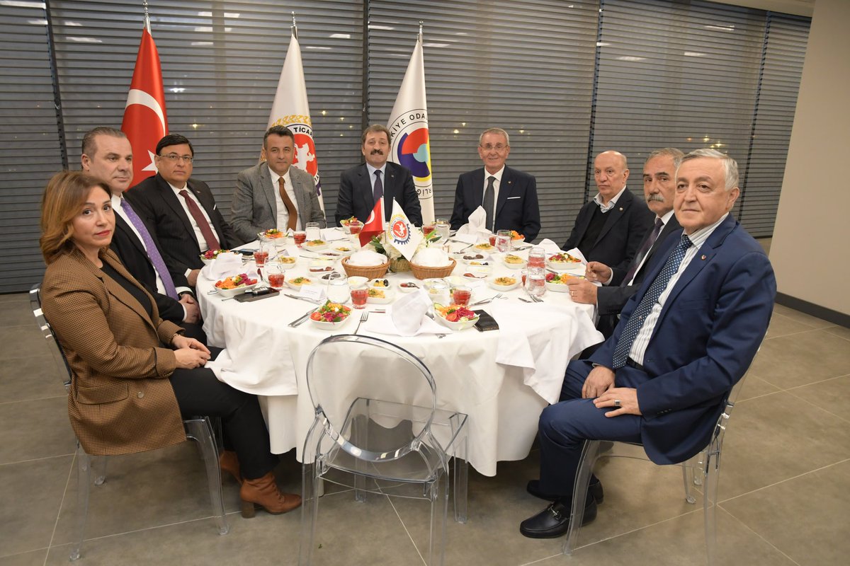 Samsun Ticaret Borsası Yönetim Kurulu Başkanı Sinan Çakır, Samsun Ticaret ve Sanayi Odası tarafından düzenlenen iftar programına katıldı. Programda Samsun protokolü ve iş dünyası temsilcileri bir araya geldi.