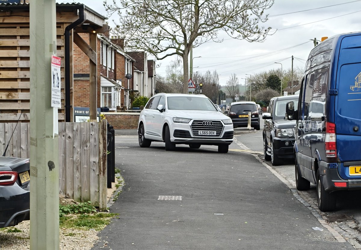 And another today, popular pavement. <a href="/BadlyParkedOx/">Badly Parked Oxford</a>
