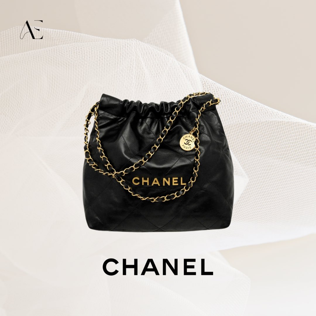 EleganceAsma's tweet photo. Asma wore a gorgeous Chanel
bag to the Iftar party 🤍 @AsmaLmnawar https://t.co/MI7rjKQB88