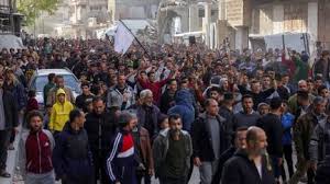 Gaza-Manifestation contre le Hamas. "Les gens en ont marre du Hamas, il ne répond pas à leurs besoins et à leurs intérêts", confie un Palestinien de Gaza, qui annonce une autre manifestation jeudi à Khan Younès dans le sud de la bande de Gaza contre le mouvement islamiste.

Ce