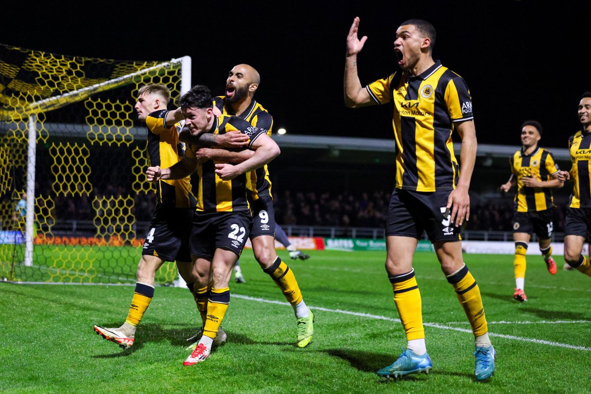 28 Days Ago, <a href="/bostonunited/">Boston United</a> were 12 points from safety and starred relegation firmly in the face. 

Tonight they’ve beaten Southend 3-0 and are now only in the relegation zone on goal difference. 

Unbeaten in 7 of their last 8 games too. 

Superb Stuff 🌟

#BUFC🟡