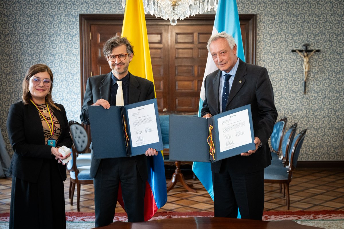 #Noticia 🗞️ | En un esfuerzo conjunto entre la Cancillería y el <a href="/El_Icanh/">Instituto Colombiano de Antropología e Historia</a>, Colombia devolvió este martes a Argentina una pieza arqueológica, conocida como “Punta de Lanza”, un objeto que formaba parte de un arma arrojadiza, como una jabalina, un dardo o una flecha.

(Sigue 🧵⬇️)