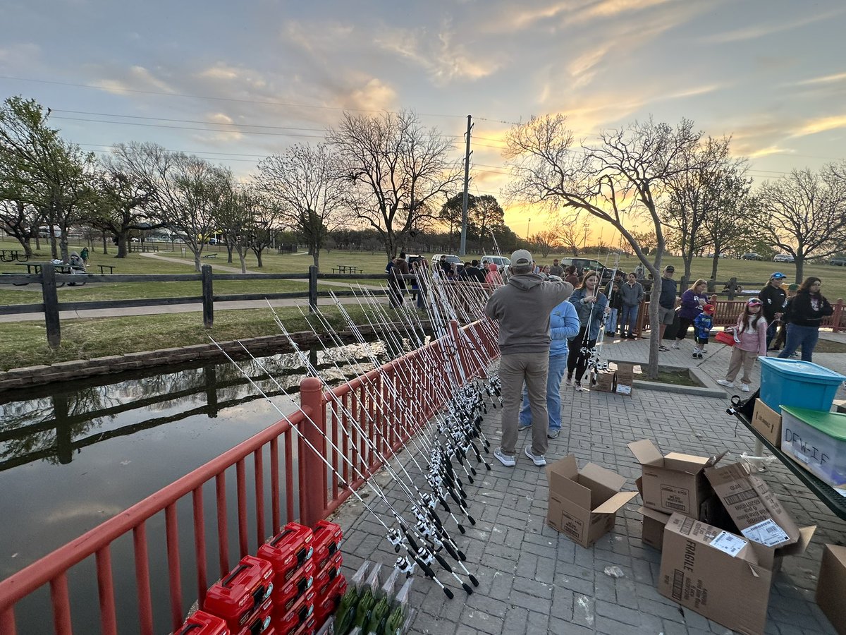 mike_Iaconelli's tweet photo. So MANY Rods!! Thank you to @Abu_Garcia for supporting the Ike’s Hook’Em Early Kids Event!! Abu Garcia donated a TON of rods!! Thank you to all the volunteers that helped rig the rods and get the kids fishing!! 

@BassCatBoats • @flambeauout • @AftcoFishing • @Toyota 

#Ikeapproved #NeverGiveUp #HookEmEarly #ToyotaPartner