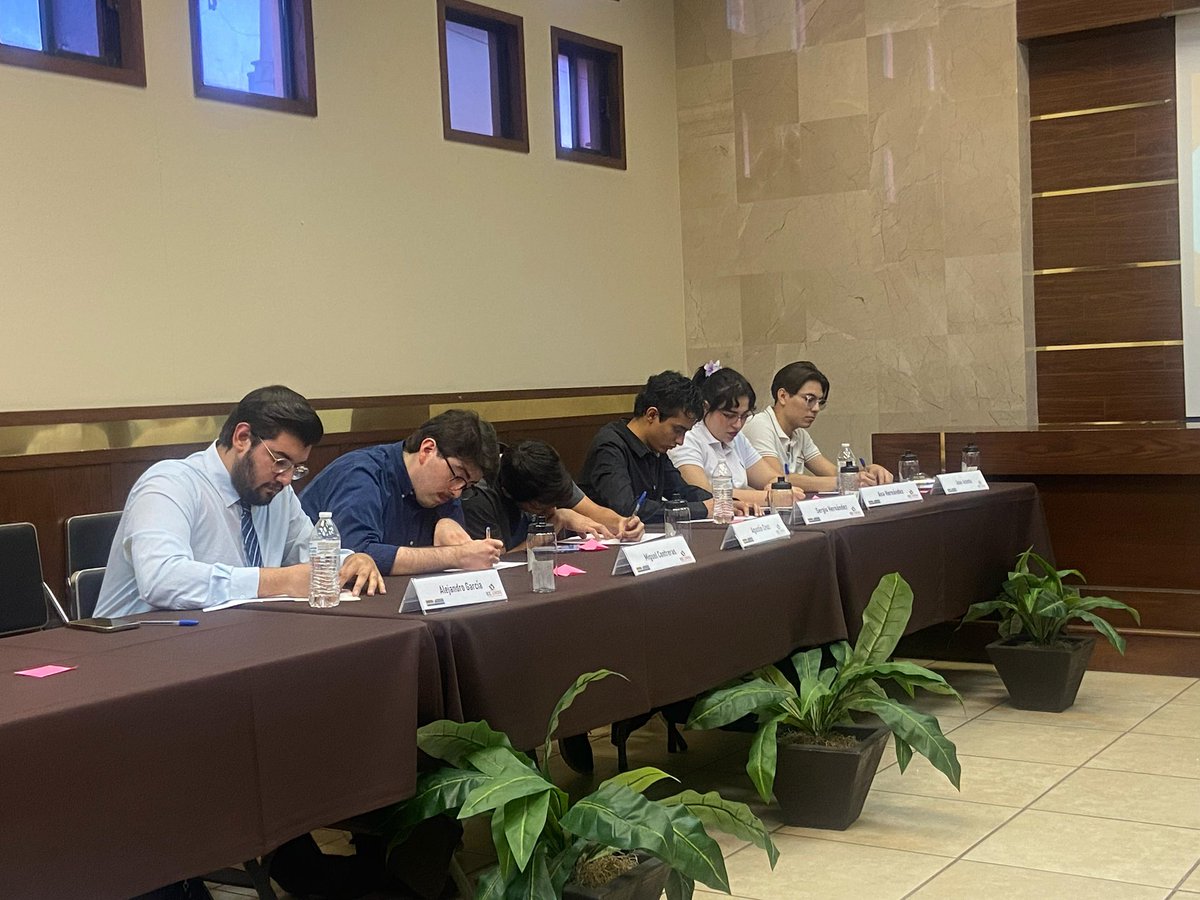 Dejatuhuellahmo's tweet photo. Agradecemos al @IEESonora por la invitación a participar en el grupo focal “La Participación Electoral de las Juventudes”. 🗳️

Un espacio en el cual conversamos con diferentes liderazgos juveniles sobre las próximas elecciones extraordinarias. ¡Sigamos dejando huella en Sonora! https://t.co/St6weIaXJR