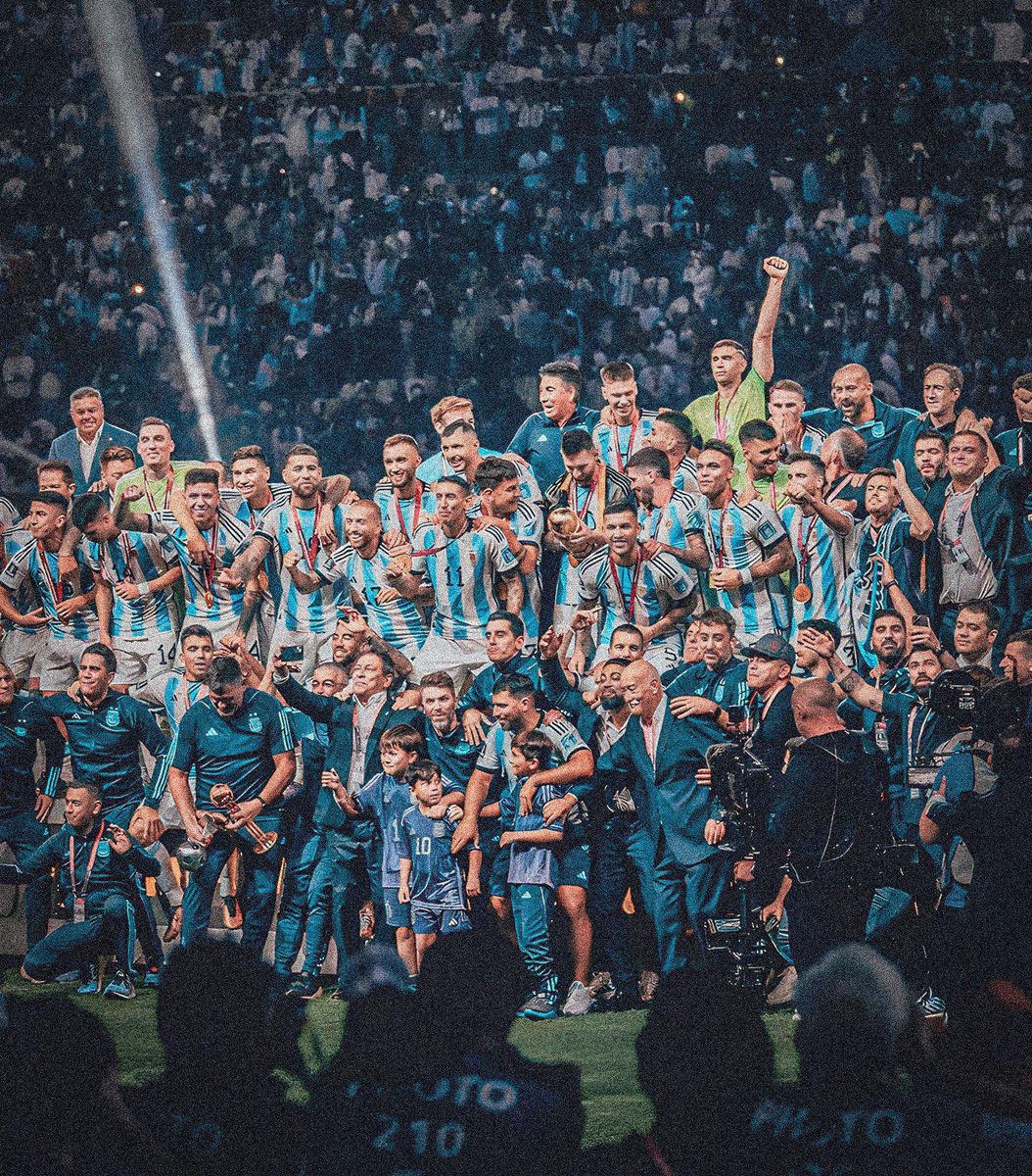 🏆🇦🇷 ARGENTINA SE CLASIFICÓ A LA COPA DEL MUNDO 2026, JUSTO ANTES DE JUGAR CONTRA BRASIL Y CINCO FECHAS ANTES. 

A defender el trono, señoras y señores. 🚬