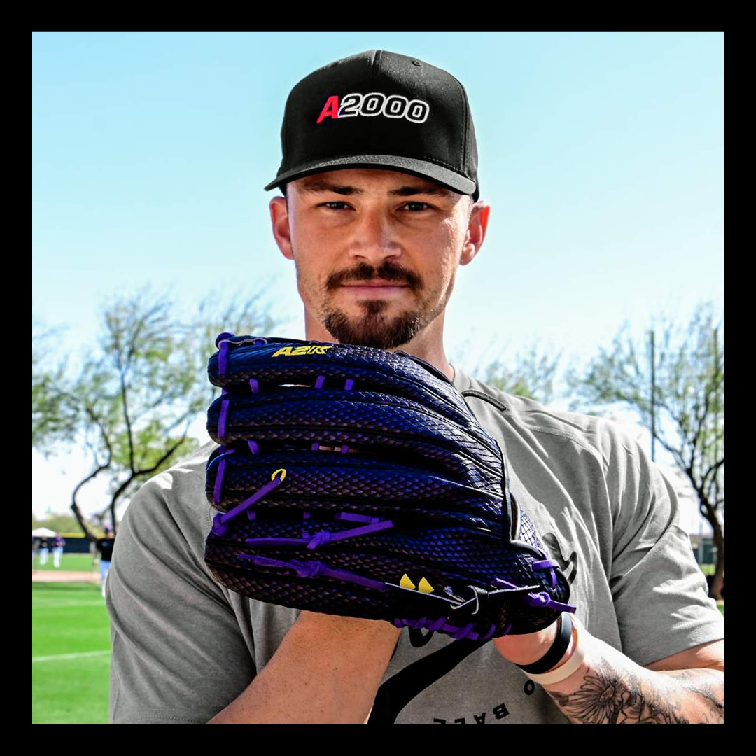 Ready for the Mile High City. Brenton Doyle, Kyle Freeland, Ryan McMahon and more picked up fresh leather at Colorado #GloveDay 

<a href="/Ry_McMahon/">Ryan McMahon</a> <a href="/KFREE_21/">Kyle Freeland</a>