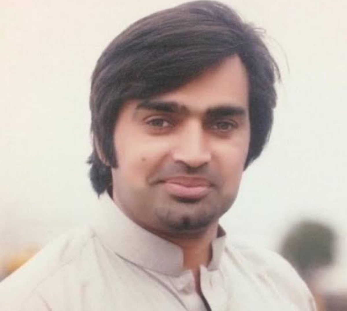 Breaking : Journalist Waheed Murad has been picked up from his residence  located at Chaman Road , Sector G-8,Islamabad. His wife shared via  telephone that unknown people picked up her husband about