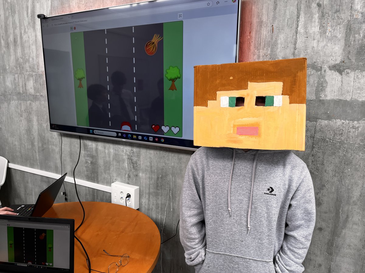 srdelastablets's tweet photo. 3⃣Jornada de actividades conjuntas alumnos #educacionespecial #ColegioGilGayarre y @EverestMadridLC de #Pozuelo 🎯#innovacioneducativa Conociendo #CCAA a través de códigos canciones #spotify Mundo de #Minecraft de nuestro colegio ,dibujos con #Talebot  #CodigoEscuela4_0_Madrid .. https://t.co/gkP3JntDhy