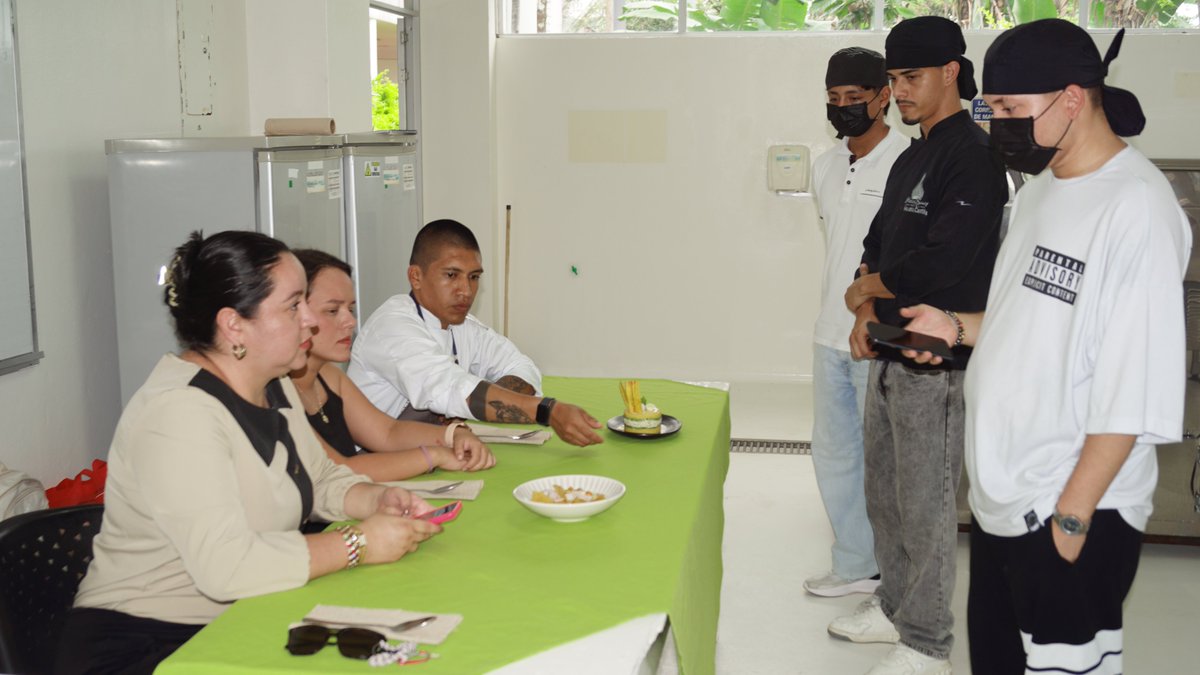 Bon appetit
Nuestros estudiantes del programa de Gastronomía sorprenden con su conocimiento y creatividad en cada uno de sus platos.