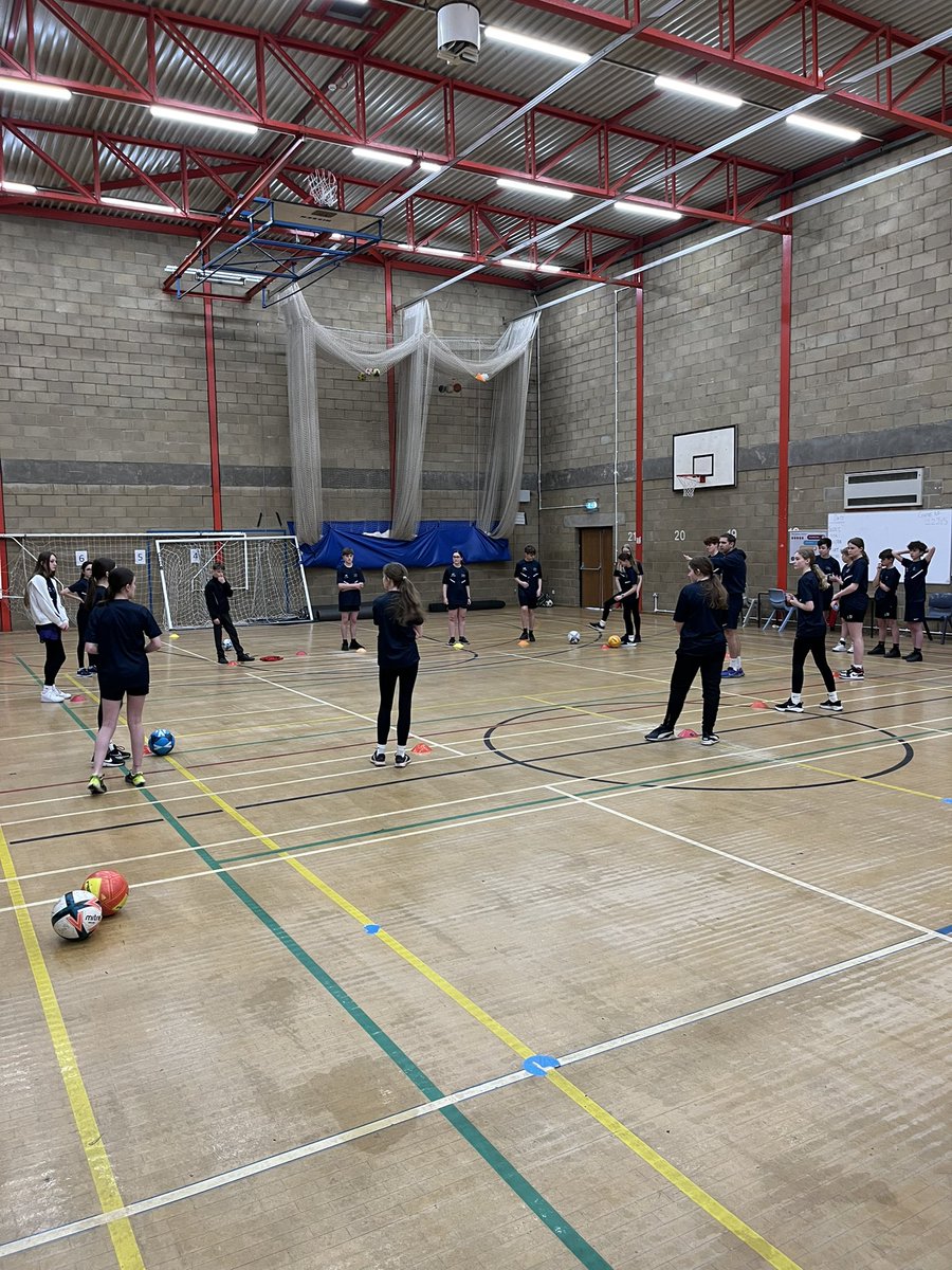 HuntsSSP's tweet image. Back with the @AstreaErnulf Sports Leaders this morning for a coaching workshop with the amazing Gary from @HuntsFA ⚽️🤝

The leaders were put through their paces, focusing of the STEP &amp;amp; SMILES principles, before organising and delivering practices to the rest of the group. 👏