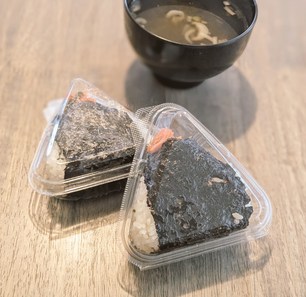 タカトシランドでSHOKICHI兄さんが近所に来てくれたのが嬉しくて、この悪天候の中、さっきおにぎり買いに行ってきました。サインも撮らせて頂きました。
美味しかったです😋
#縁むすび
#TVer
tver.jp/episodes/epkce…