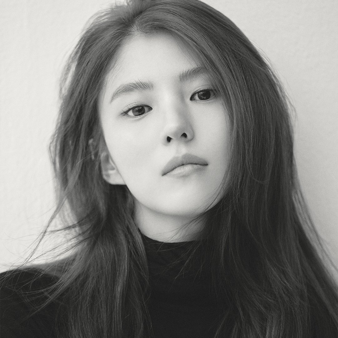 Dicon_korea's tweet photo. Han So-hee Joins Global Fan Platform 'Hiand' — First Female Actress to Launch Direct Messaging!

https://t.co/OwTRBZ4rBY

#HanSohee #Hiand #FanPlatform #한소희 #하이앤드 https://t.co/gP5Uf1LcKd