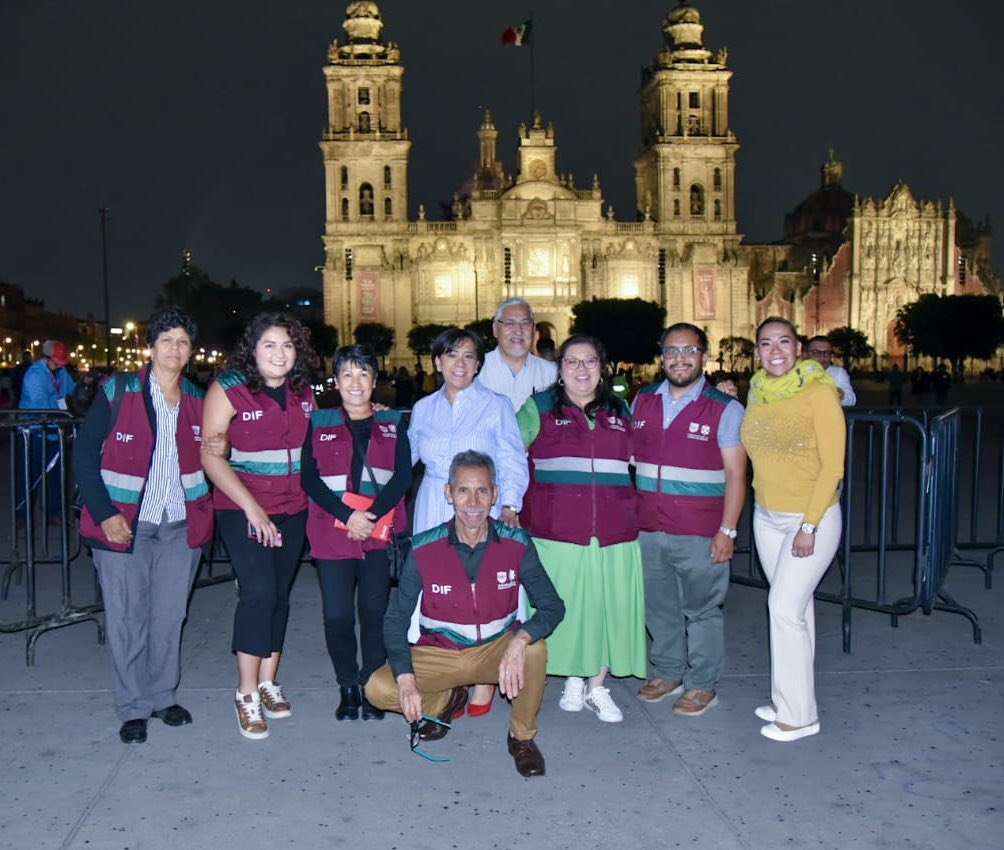 DIFCDMX's tweet photo. ¡Nos vemos el próximo martes! 🫶
💡Recuerda que, en las audiencias del #ZócaloDeGobiernoCiudadano te escucha la #JefaDeGobierno, @ClaraBrugadaM. ¡Acércate! La directora general @BetyRojas06 en compañía de la familia #DIFCDMX te espera. 🫂 Escuchamos y atendemos tus peticiones. 📝 https://t.co/LYvtvFHyvd